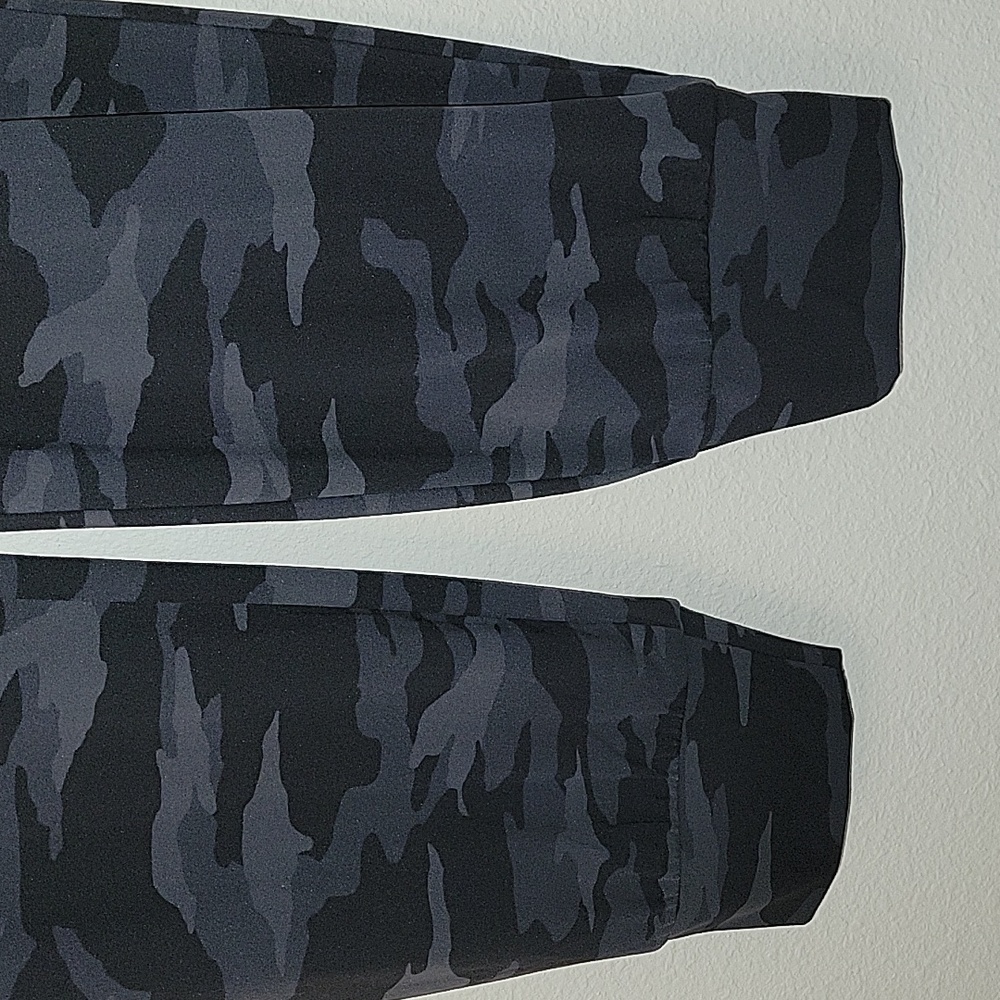 Athleta Salutation Camo Joggers, MP, Black, NWT - Picture 11 of 16